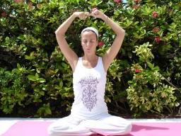 Mujer meditando Yoga